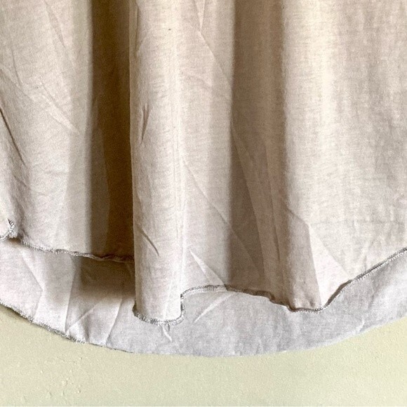 NEW Chaser Jersey Ruffle Open Shoulder Hi Lo Shirttail Tee in Tan Gray Size M - Picture 4 of 13